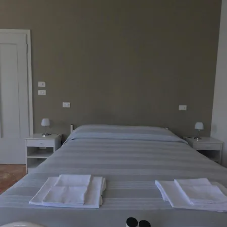 Gardenia בית הארחה