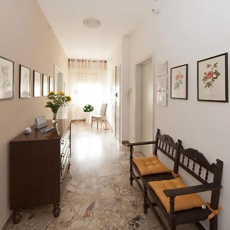 Gardenia בית הארחה 3*