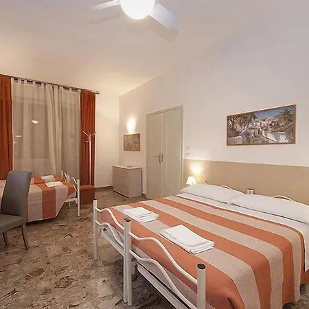 Gardenia בית הארחה