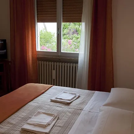 Casa de hóspedes Gardenia 3*